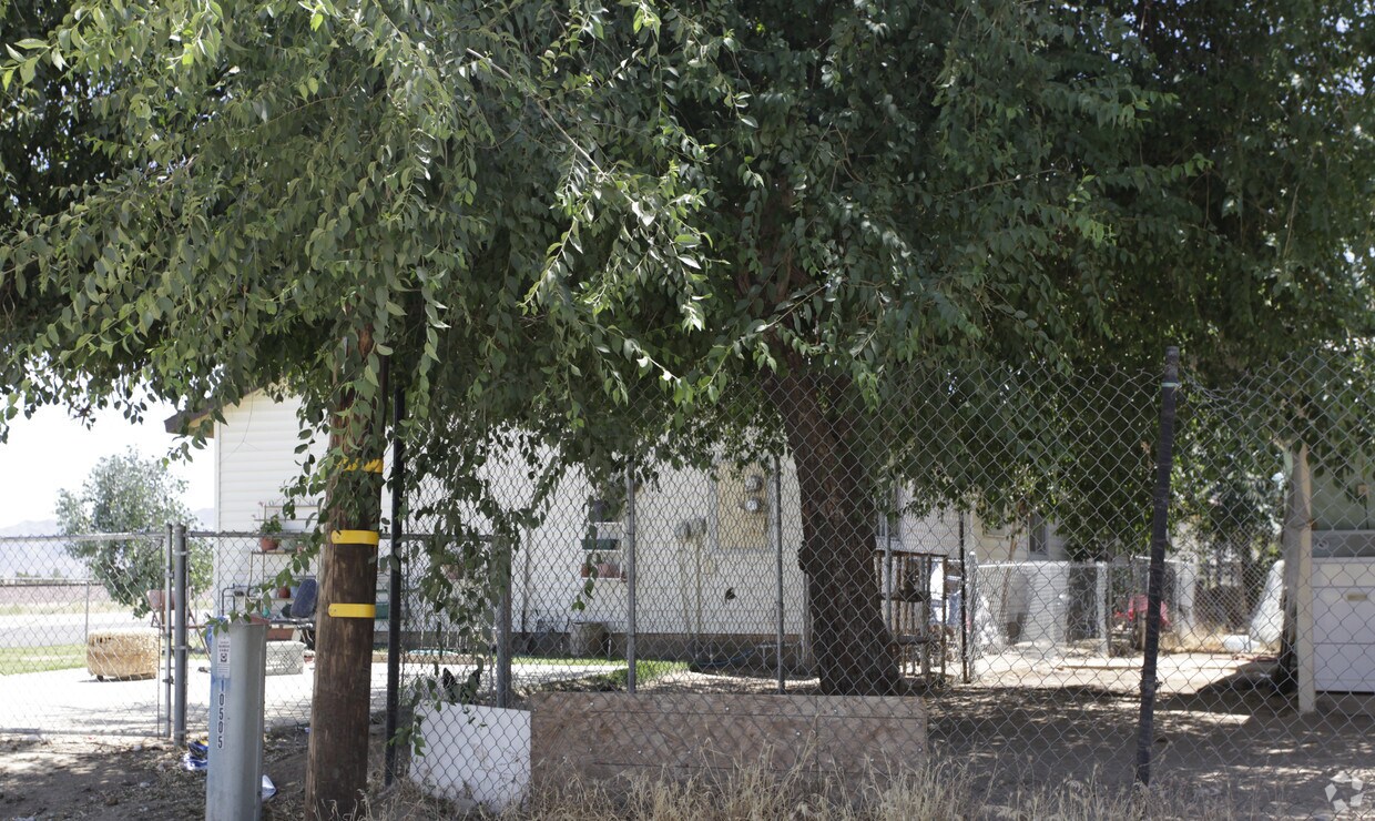 Building Photo - 9320 Hesperia Rd