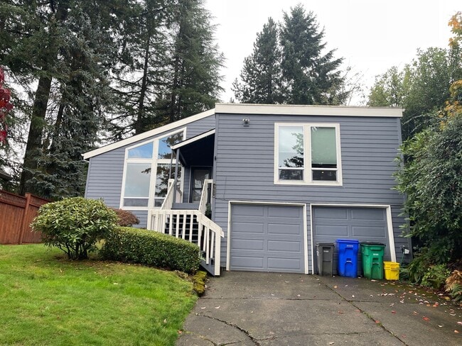 Building Photo - $1475 Off First Full Month!!  Georgeous, U...