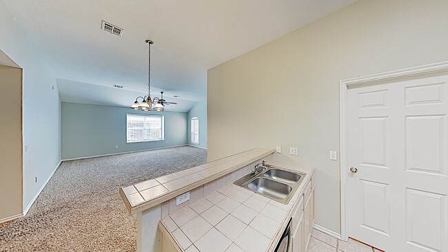 Building Photo - 3 Bedroom 2 Bath Home in Mustang Schools