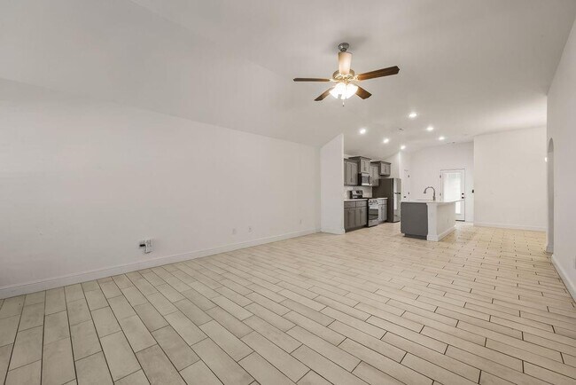 Foto del edificio - 6100 NW Hoover St