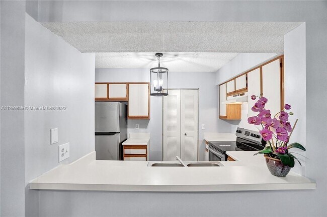 Building Photo - 1229 SW 46th Ave