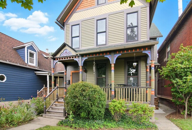 Building Photo - 1682 Bagley St