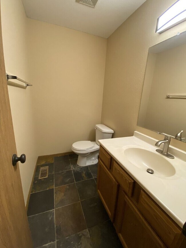 Building Photo - Excellent 3 bedroom with 2.5 bath with a b...