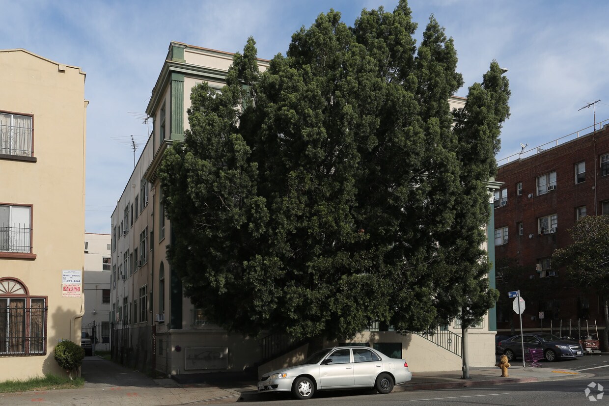 Foto del edificio - Leeward & 8th St Apartments