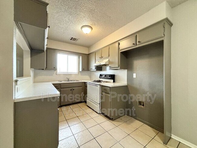 Photo - 930 SW 62nd St House