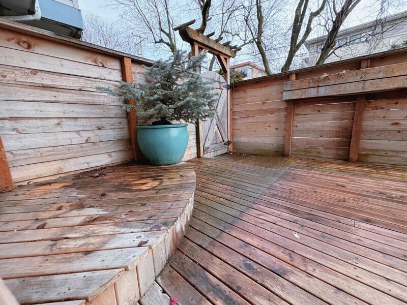 Photo - 915 6th Ave N (Seattle, WA)