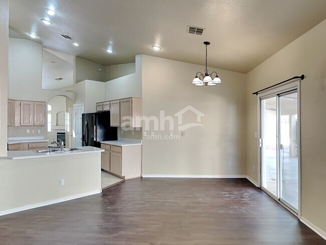 Building Photo - 128 Vista del Lago St