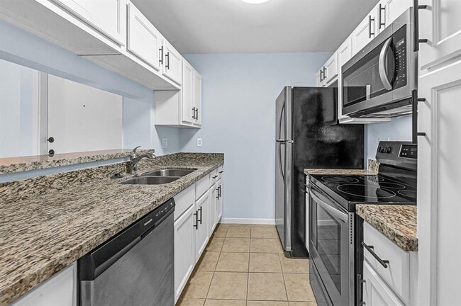 Building Photo - 3045 Walnut Bend Ln
