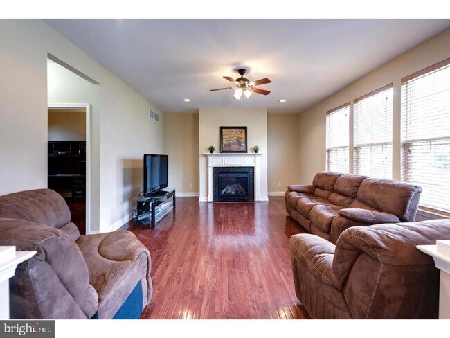 Foto del edificio - 345 Dartmouth Rd