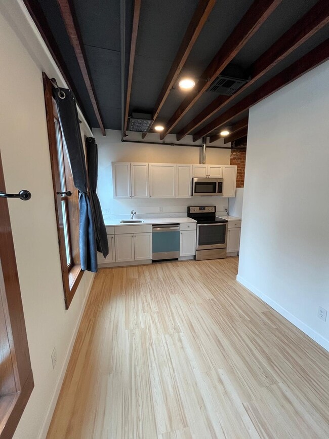 Building Photo - 1418 Maryland Ave NE