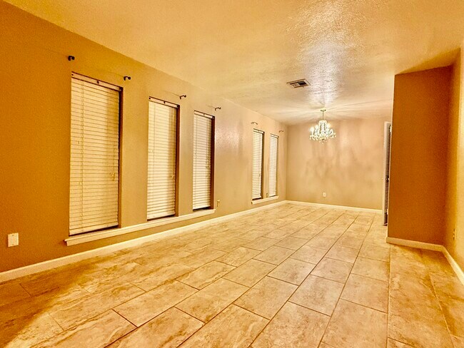 Foto del edificio - 9610 Crail Dr