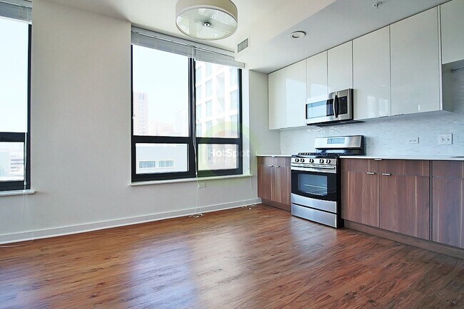 Photo - 688 N Wells St Apartment