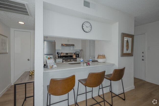 1BR, 1BA - 700SF - Breakfast Bar - PARKSIDE ARLINGTON