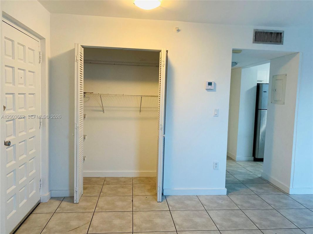 Foto del edificio - 700 NE 63rd St