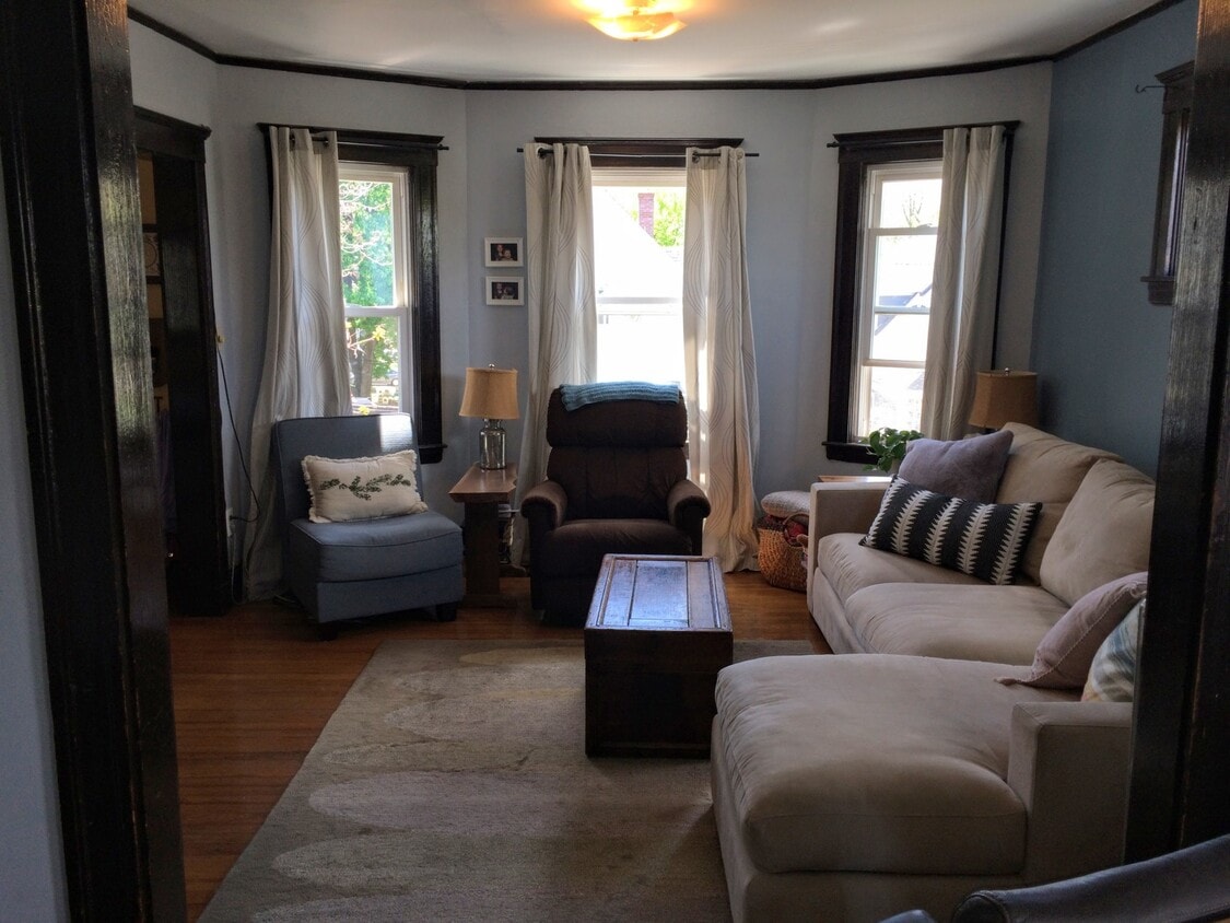 Primary Photo - 10 Woodside Ave