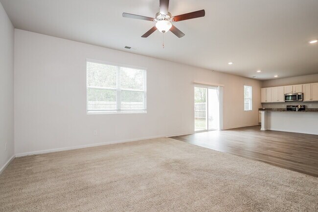 Building Photo - 371 Hamilton Pointe Dr