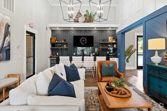 Building Photo - Pointe Grand Oakleaf