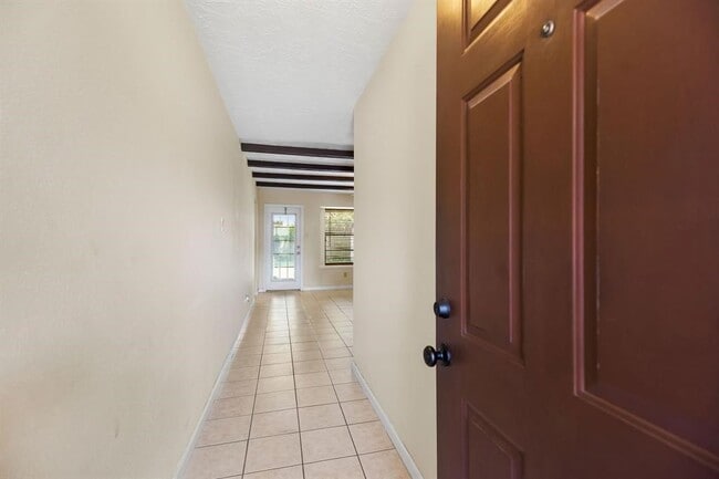 Foto del edificio - 9718 Shady Tree Ln