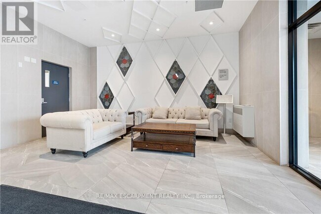 Building Photo - 1 Wellington St