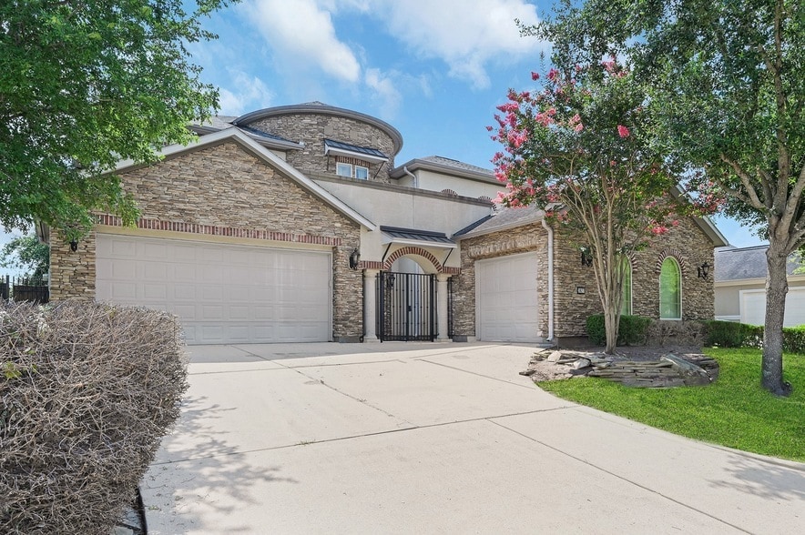 Primary Photo - 3827 Antibes Lane