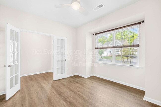 Foto del edificio - 14924 Nichols Hall Dr