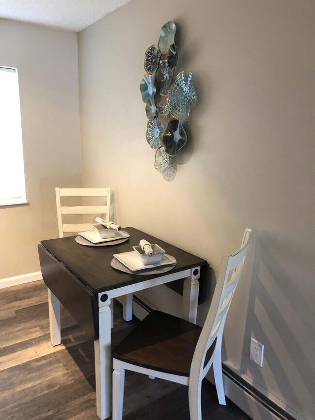 Foto del edificio - 409 E Sheridan Ave