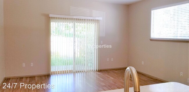 Building Photo - 3 br, 2.5 bath House - 13949 Beavercreek R...