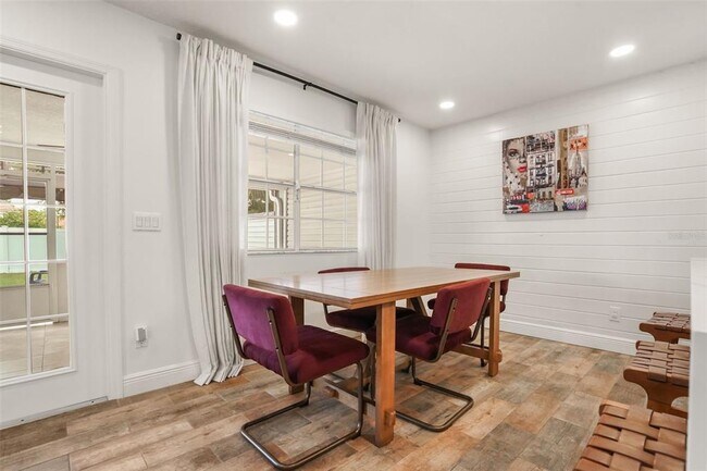 Foto del edificio - 1328 Landry Cir