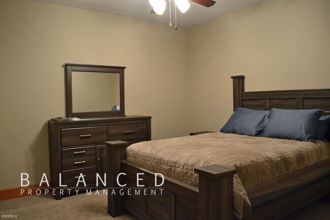 Building Photo - 2 br, 2 bath Condo - 709 S Kansas Ave Apt 405