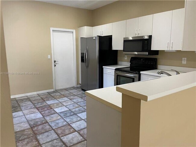 Building Photo - 2040 Pompeii Ct