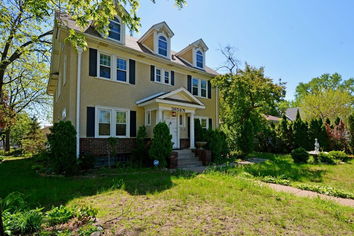 Foto principal - Beautiful Home For Rent in Minneapolis!