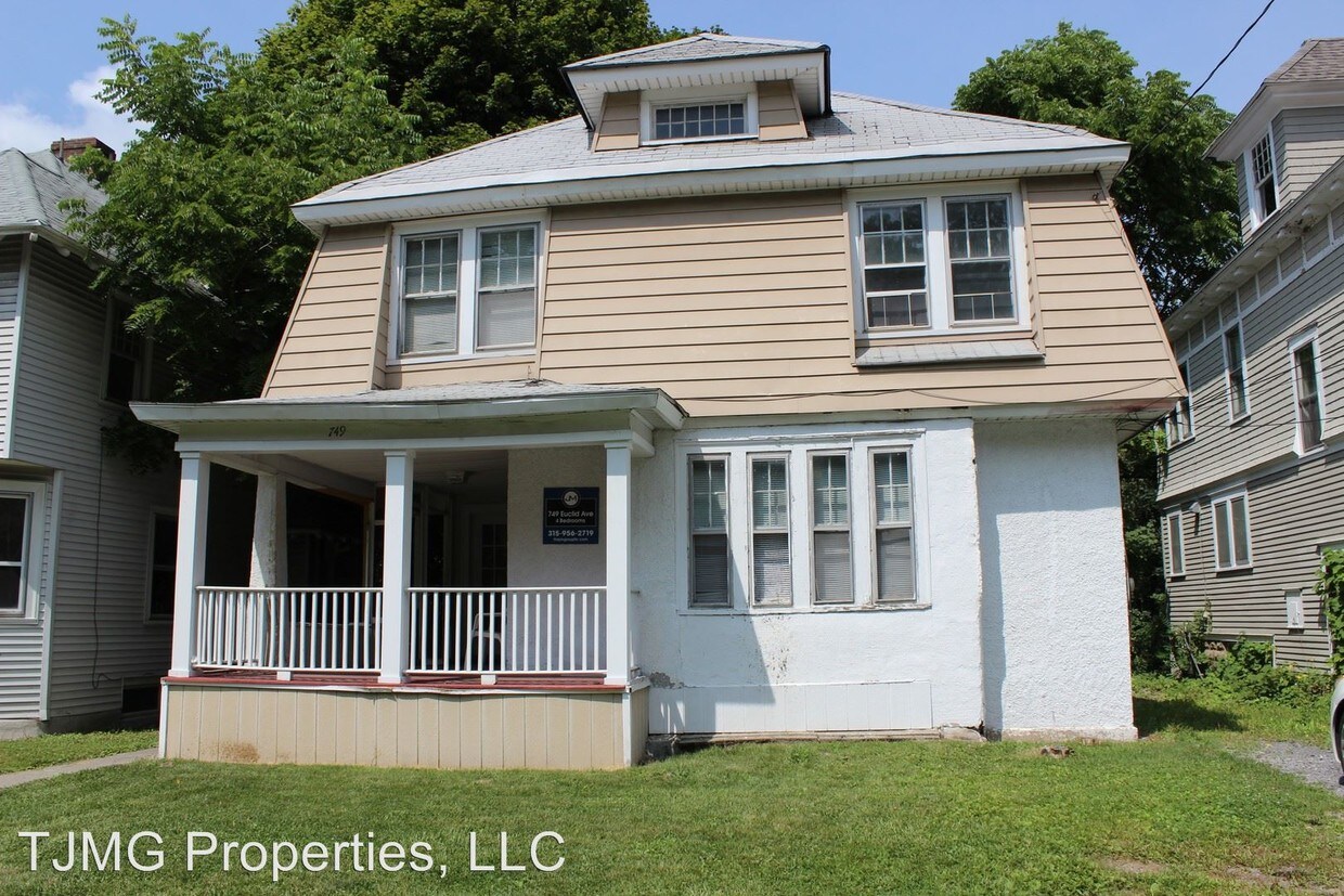 Primary Photo - 5 br, 1.5 bath Room For Rent - 749 Euclid Ave