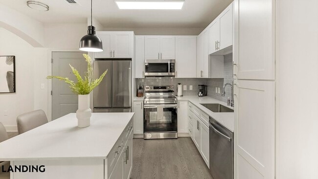 Building Photo - 15777 Quorum Dr