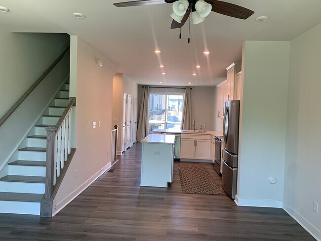 Foto del edificio - Beautiful Three Bedroom Townhouse!