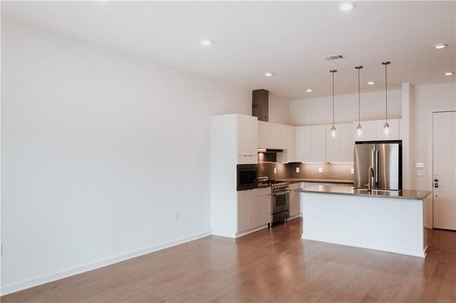 Building Photo - 207 W Johanna St