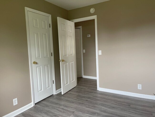 Foto del edificio - 2bd 1 ba Duplex in Hermitage