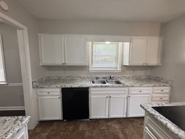 Building Photo - 3132 Rosebay Ln