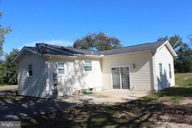 Building Photo - 190 Henry Cowgill Rd