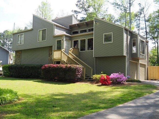 Building Photo - 3706 Hembree Rd NE