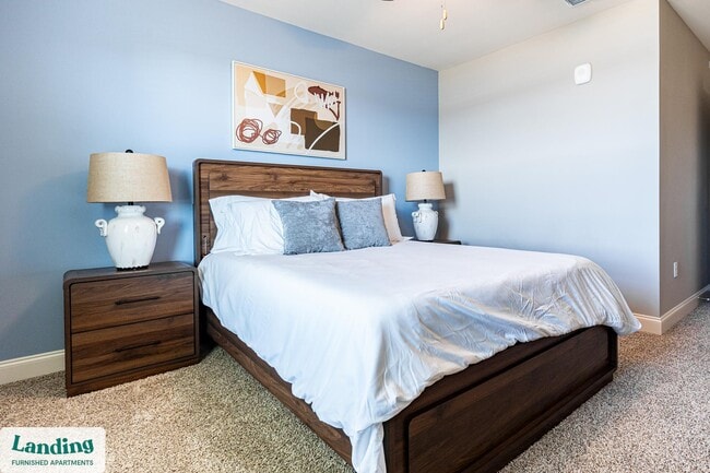 Building Photo - 305 Laredo Dr