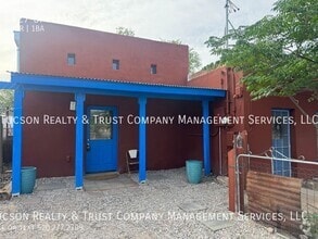Building Photo - 427 S Elias Ave