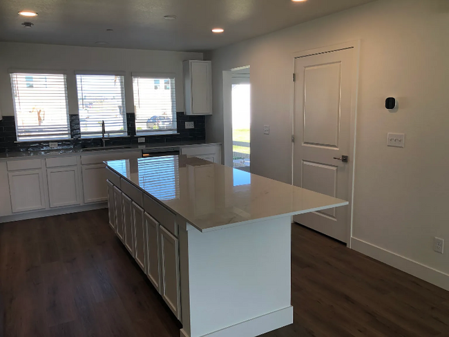 Building Photo - 3260 Crusader St