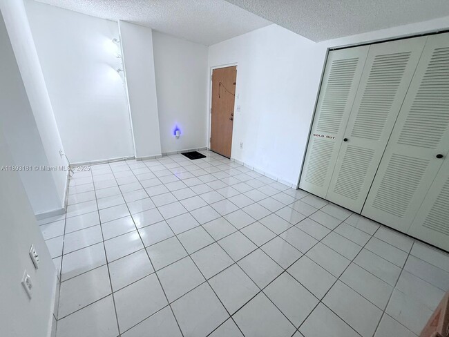 Building Photo - 300 NW 42nd Ave