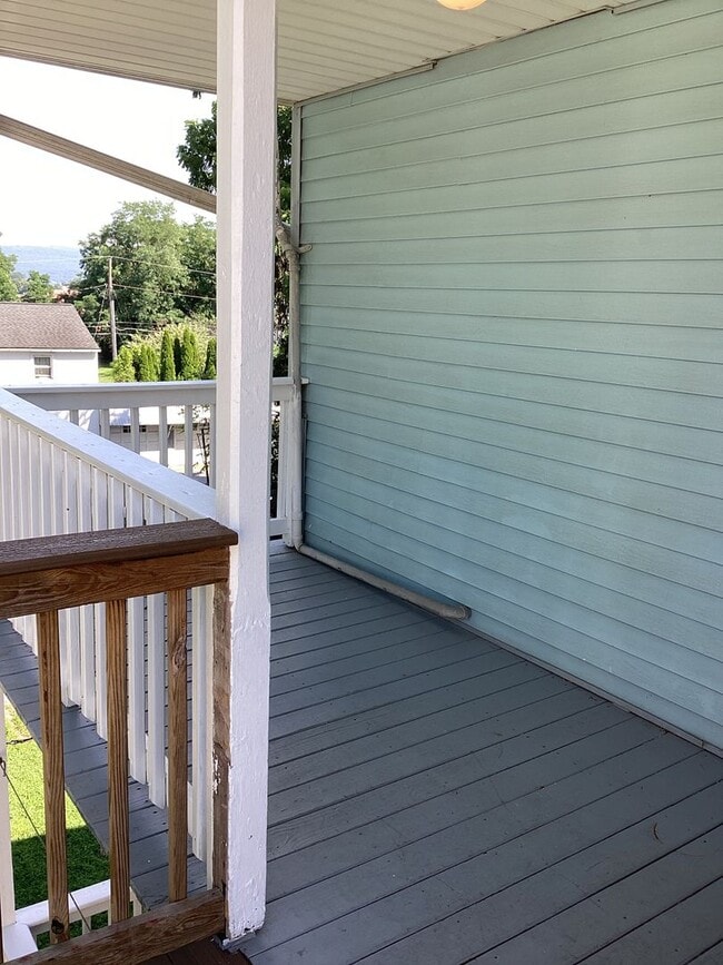 Building Photo - 319 Fairview Ave