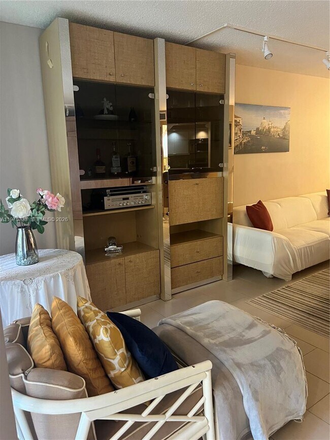 Building Photo - 2940 N Course Dr