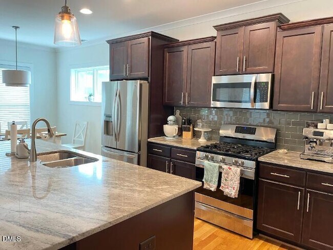 Building Photo - 177 Pineland Cir