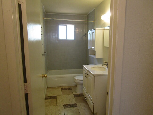 Building Photo - 1219 Lampkin St