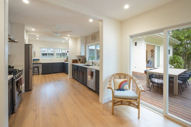 Building Photo - Majestic Retreat: Close to Beach, Designer Details, Expansive Rear Deck Views