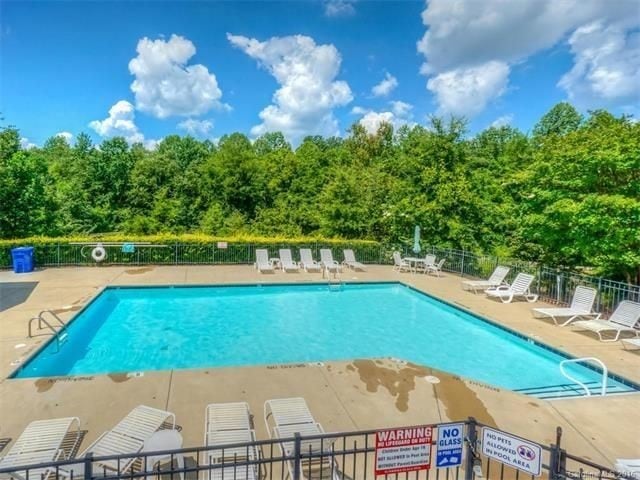 Foto del edificio - 107 Forest Ridge Rd