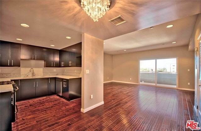 Foto del edificio - 1029 S Hobart Blvd